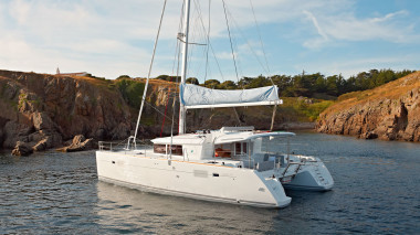 KING LEWIS: Air Conditioned Lagoon 450