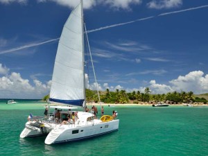 Blue-Tooth-lagoon-380-stmartin-yachtcharters-14-1024x553